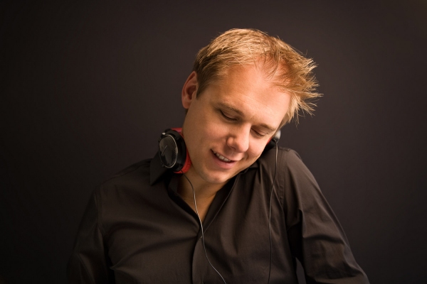 Новый клип Армина Ван Бюрена (Armin Van Buuren) – Save My Night