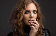 Клип Туве Лу (Tove Lo) — Timebomb