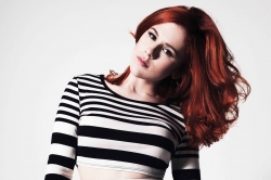 Клип Кэти Би (Katy B) — Who Am I