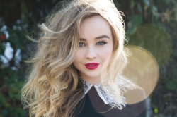Клип Сабрины Карпентер (Sabrina Carpenter) — Smoke and Fire