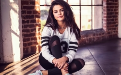 Клип Селены Гомес (Selena Gomez) — Kill Em With Kindness