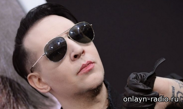 Мэрилин Мэнсон и Синди Лопер исполнили совместно «Beautiful People» и «Girls Just Want to Have Fun»